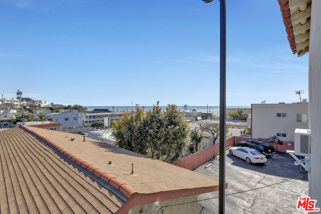 153 West Channel Road Santa Monica, CA 90402 - Photo 37 of 74 a view of balcony with furniture