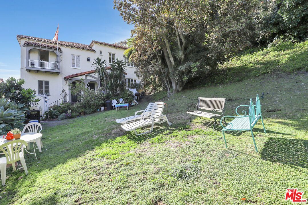 153 West Channel Road Santa Monica, CA 90402 - Photo 56 of 74 a front view of a house with garden