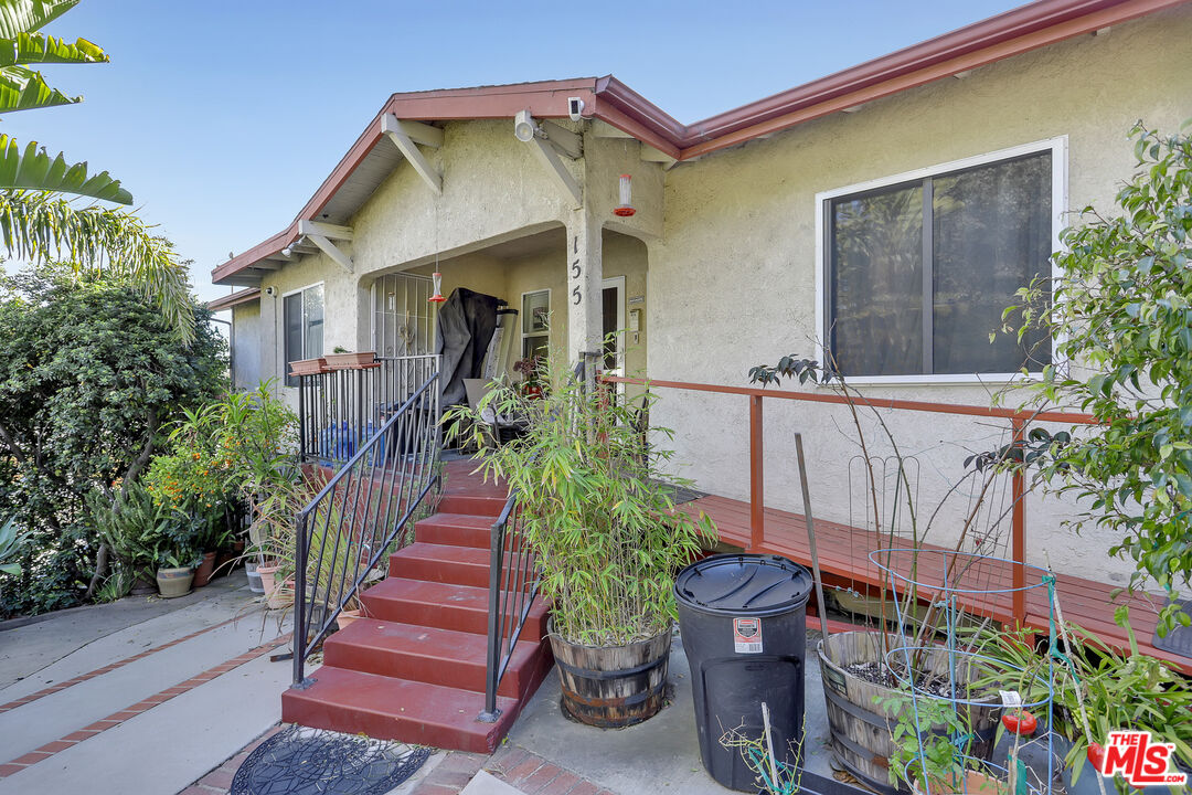 153 West Channel Road Santa Monica, CA 90402 - Photo 59 of 74 a front view of a house
