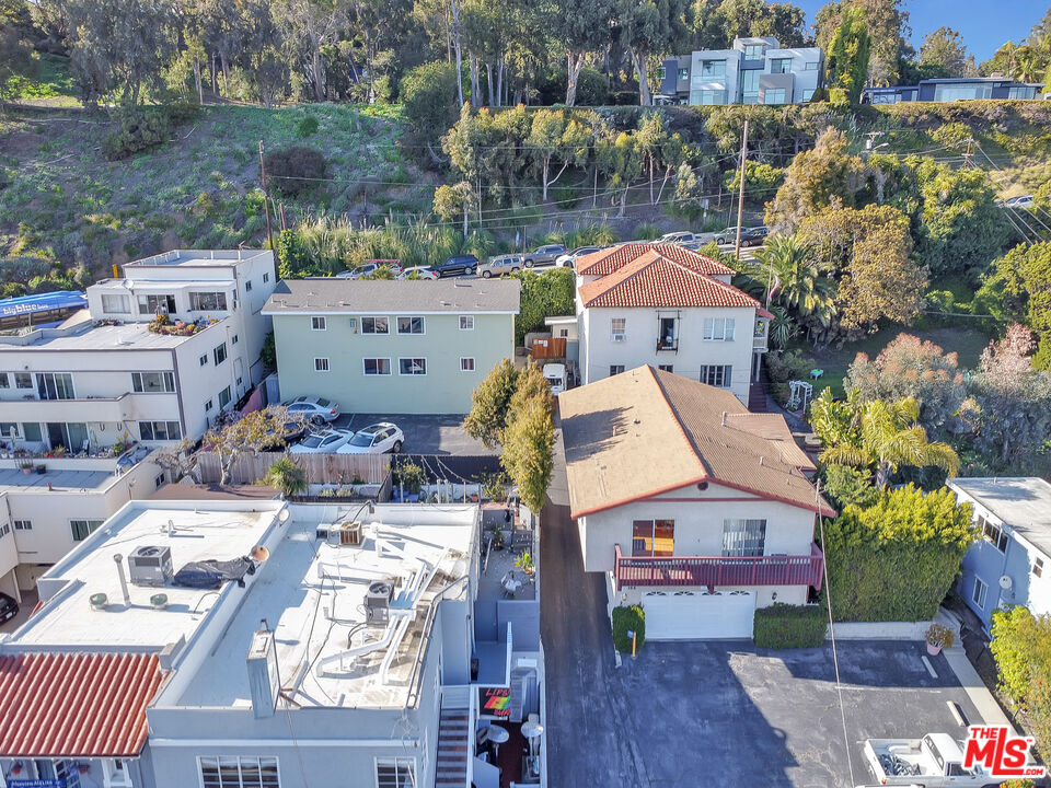 153 West Channel Road Santa Monica, CA 90402 - Photo 10 of 74 an aerial view of multiple house