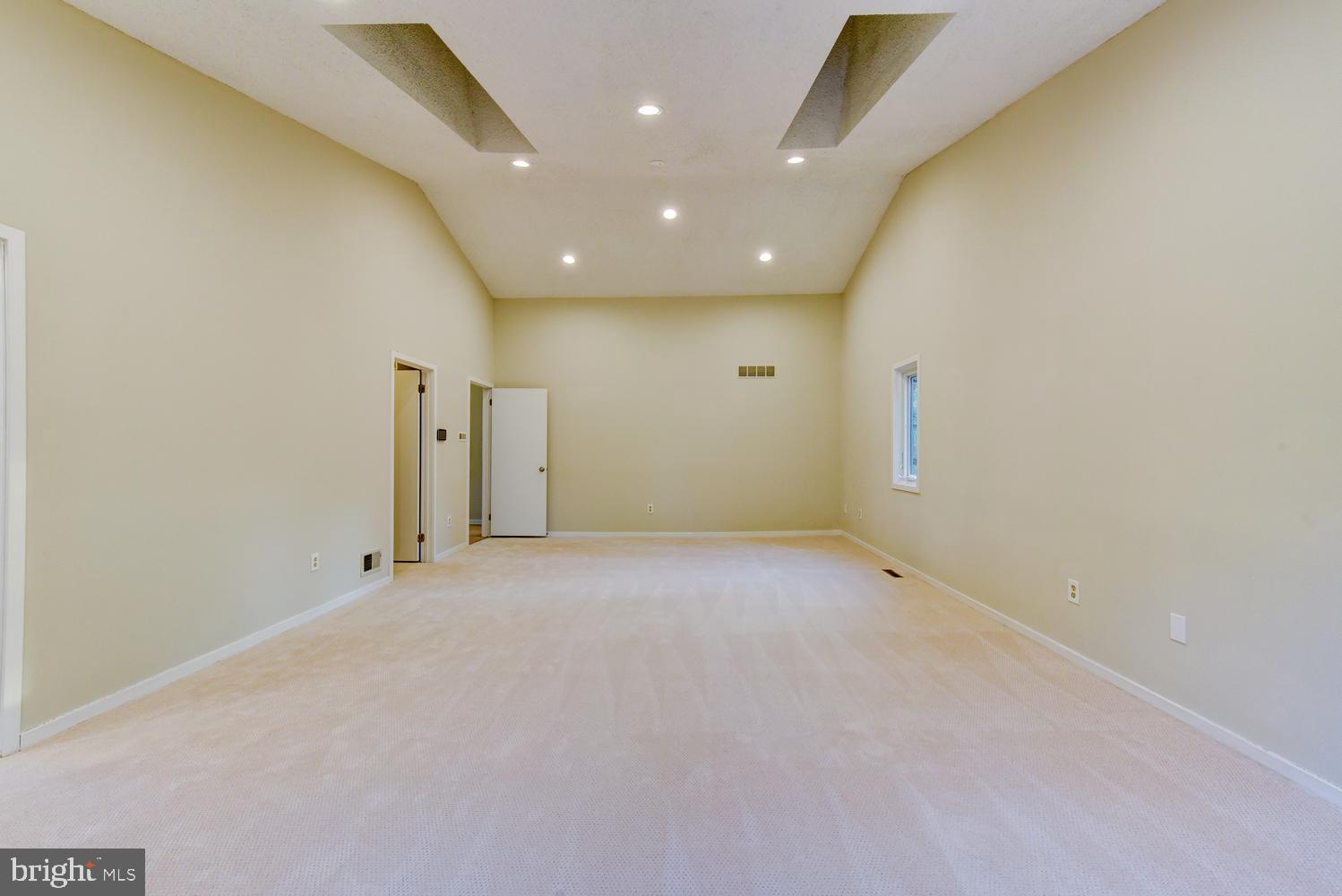 15 Hawk Drive Princeton Junction, NJ 08550 - Photo 49 of 95 an empty room with a ceiling fan and window