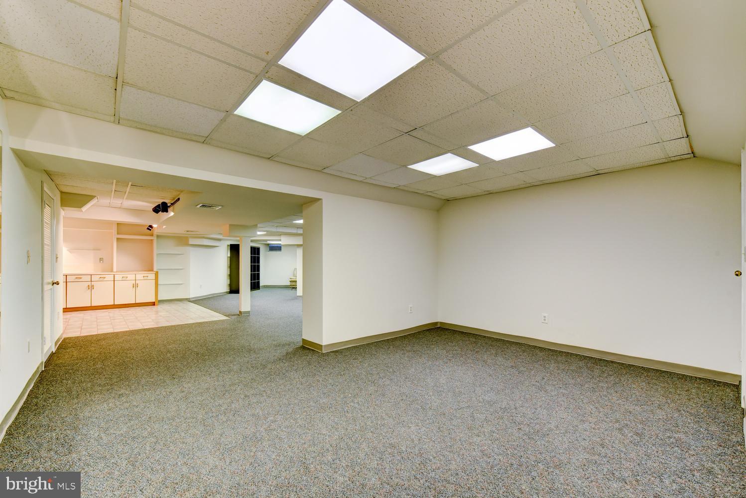 15 Hawk Drive Princeton Junction, NJ 08550 - Photo 70 of 95 a view of an empty room with a window