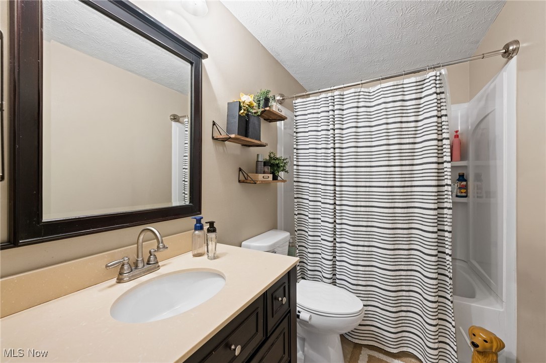 7084 Lake Road East Madison, OH 44057 - Photo 15 of 39 Gallery Image 15