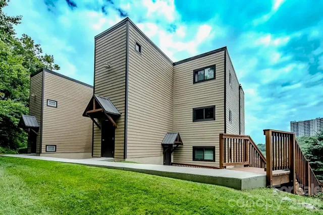 $267,000 | 101 Sugar Ski Drive, Sugar Mountain, NC 28604