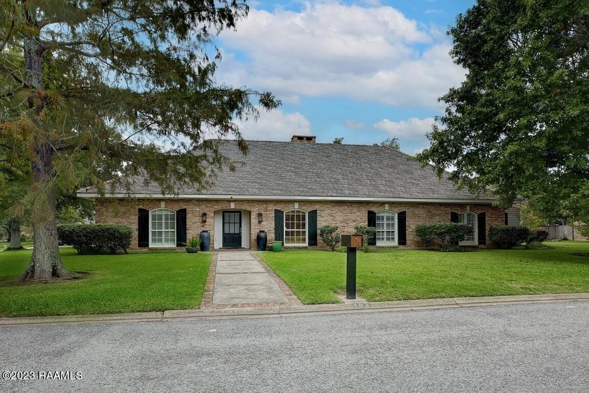 202 Kings Rd front entry