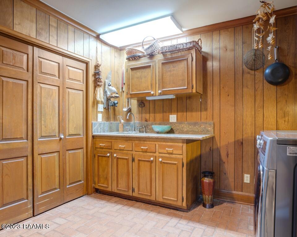 202 Kings Road Lafayette, LA 70503 - Photo 11 of 28 Pantry and Laundry Room