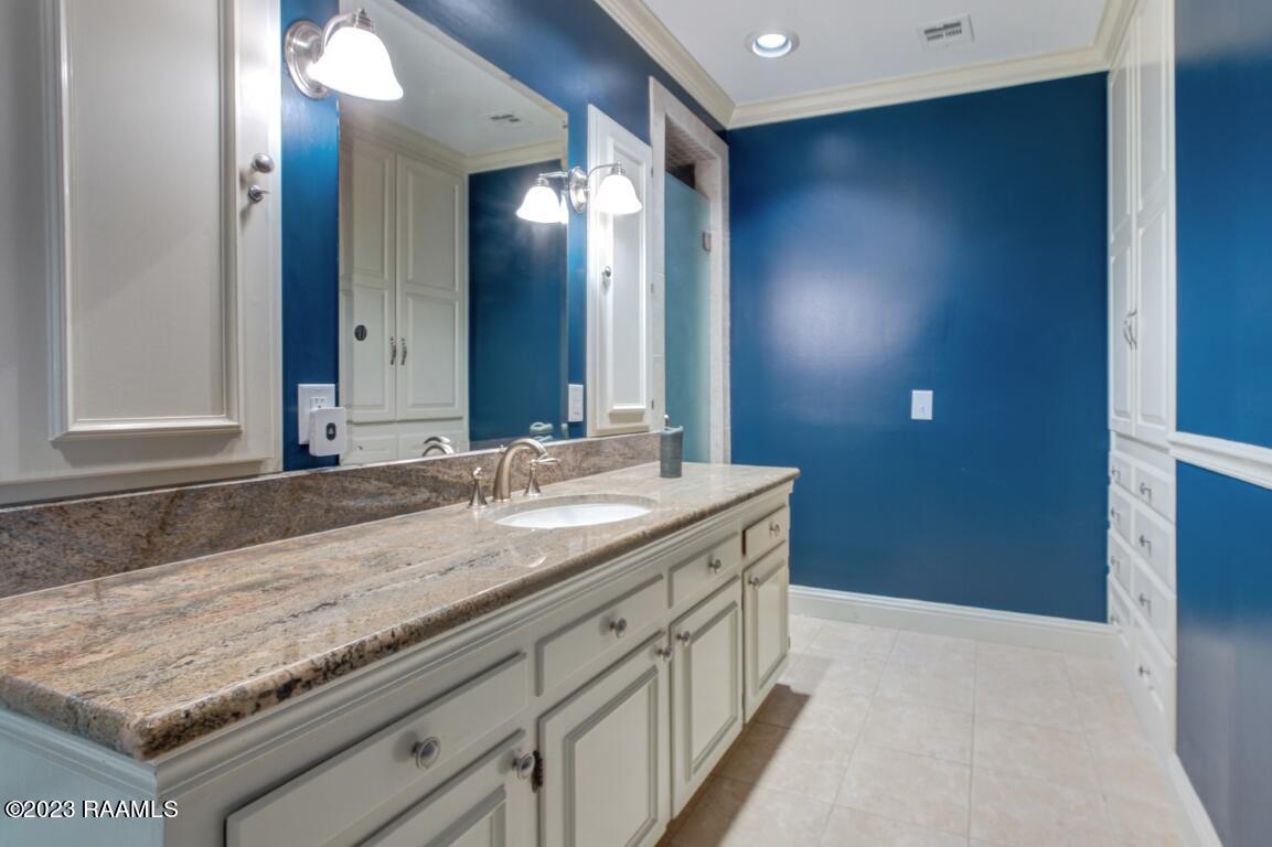 202 Kings Road Lafayette, LA 70503 - Photo 18 of 28 Ensuite Bath 1