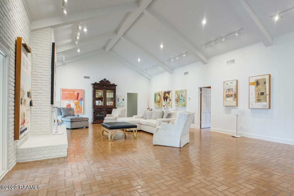 202 Kings Road Lafayette, LA 70503 - Photo 4 of 28 Spacious living room