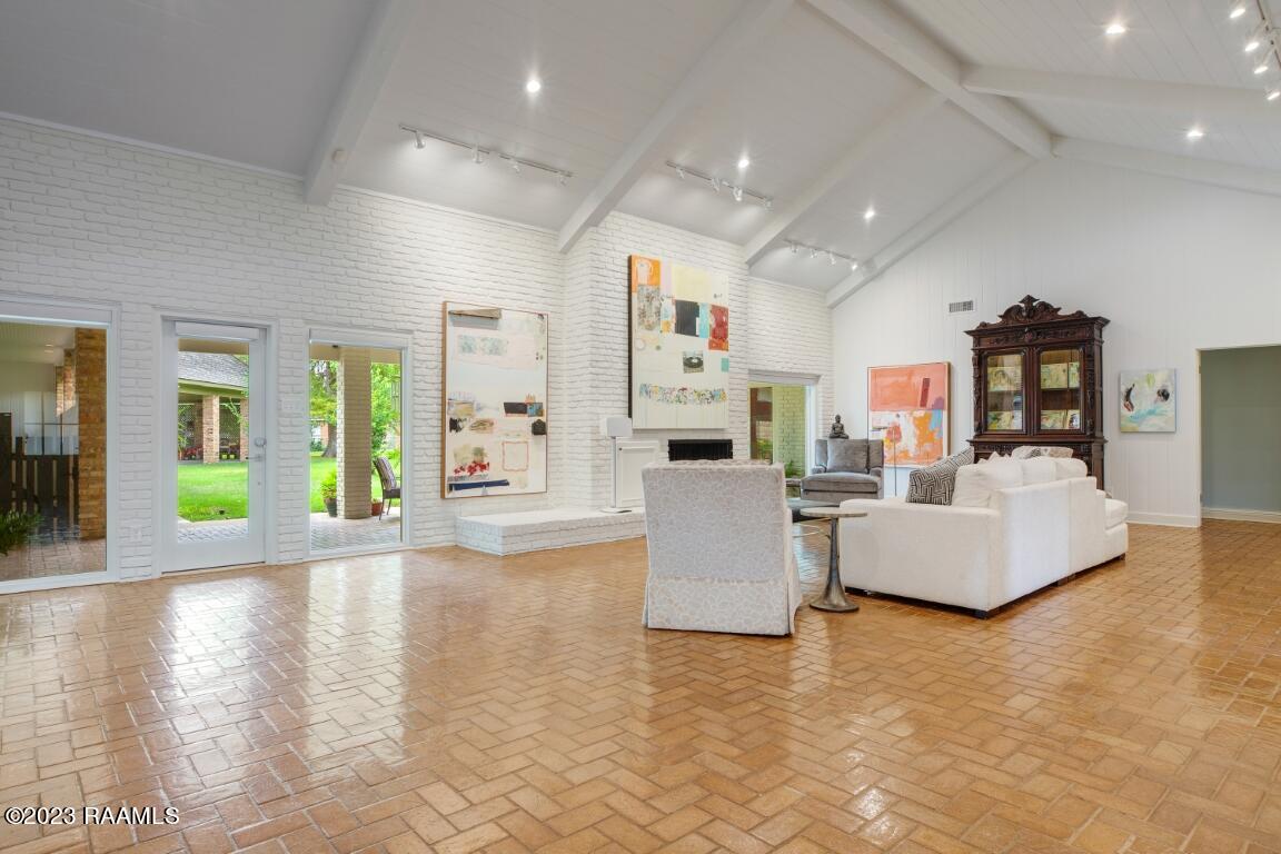 202 Kings Road Lafayette, LA 70503 - Photo 5 of 28 Spacious living room