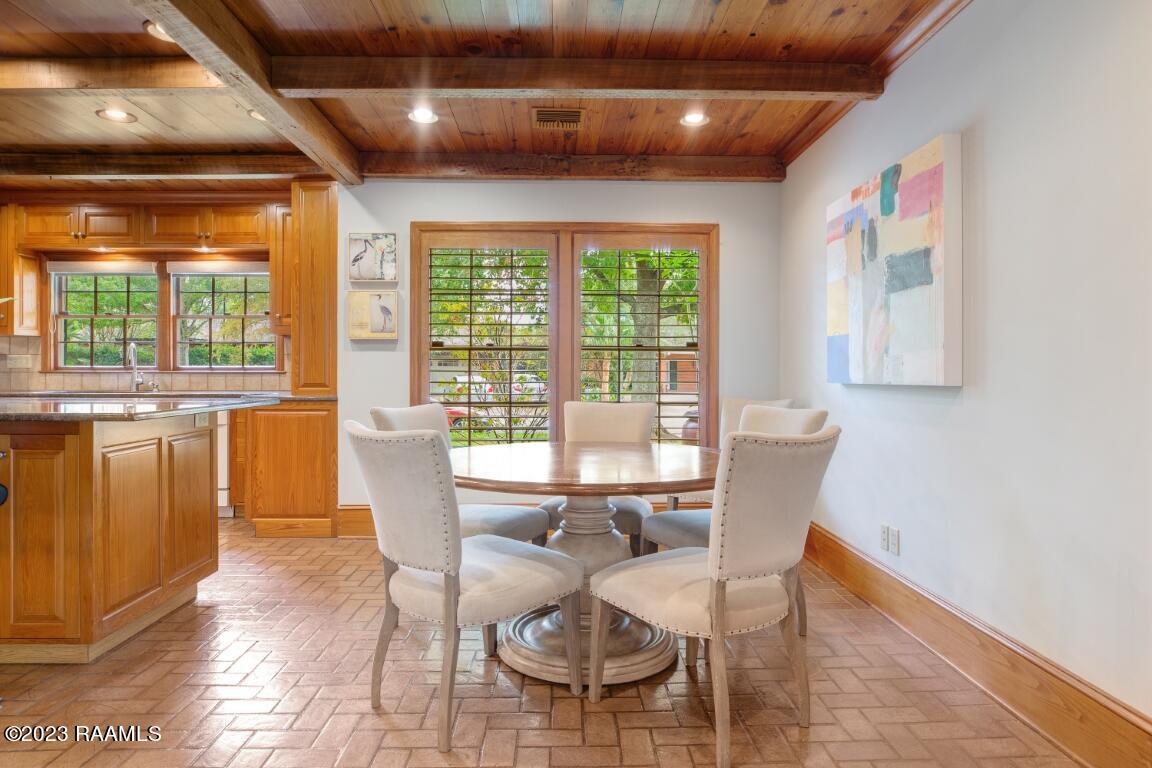 202 Kings Road Lafayette, LA 70503 - Photo 7 of 28 Breakfast area