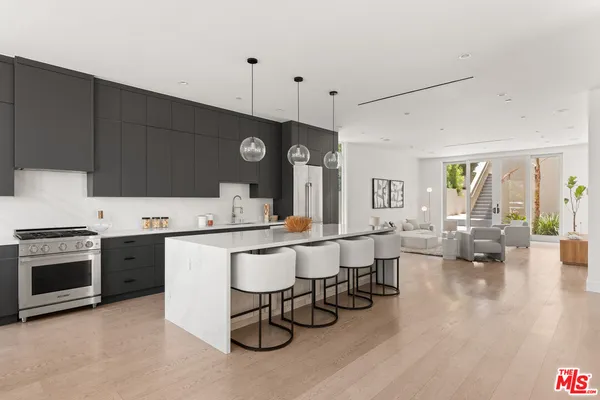 $9,999 | 732 Indiana Avenue, Venice, CA 90291