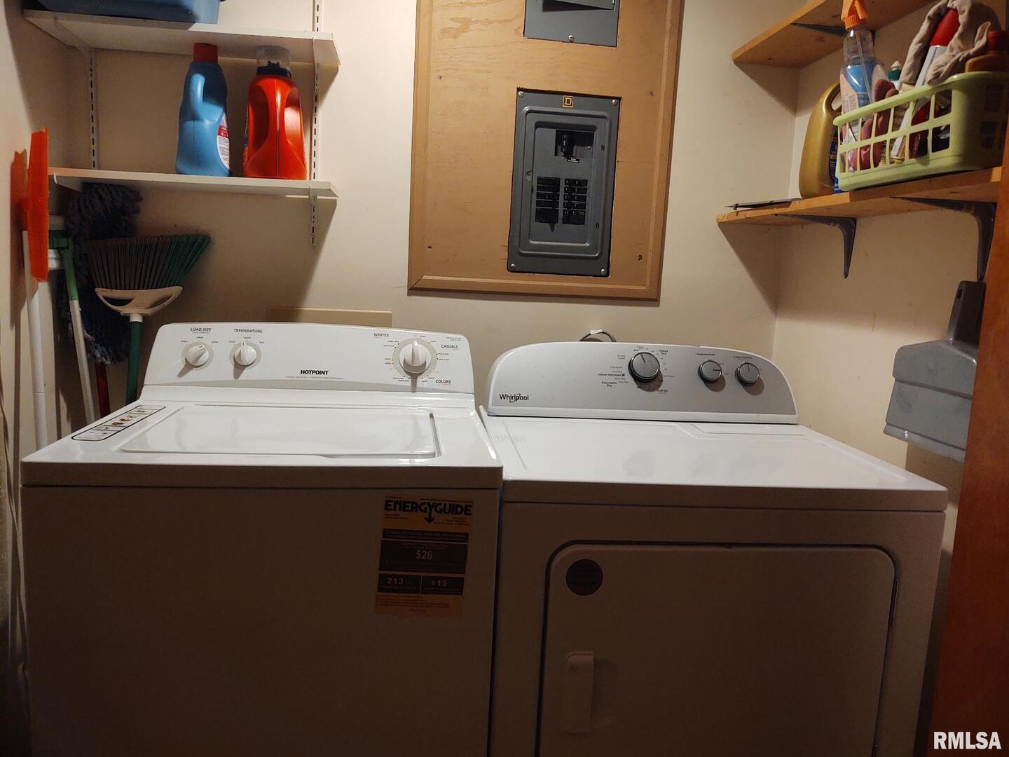 901 Locust Street Vienna, IL 62995 - Photo 25 of 25 a utility room with dryer and washer