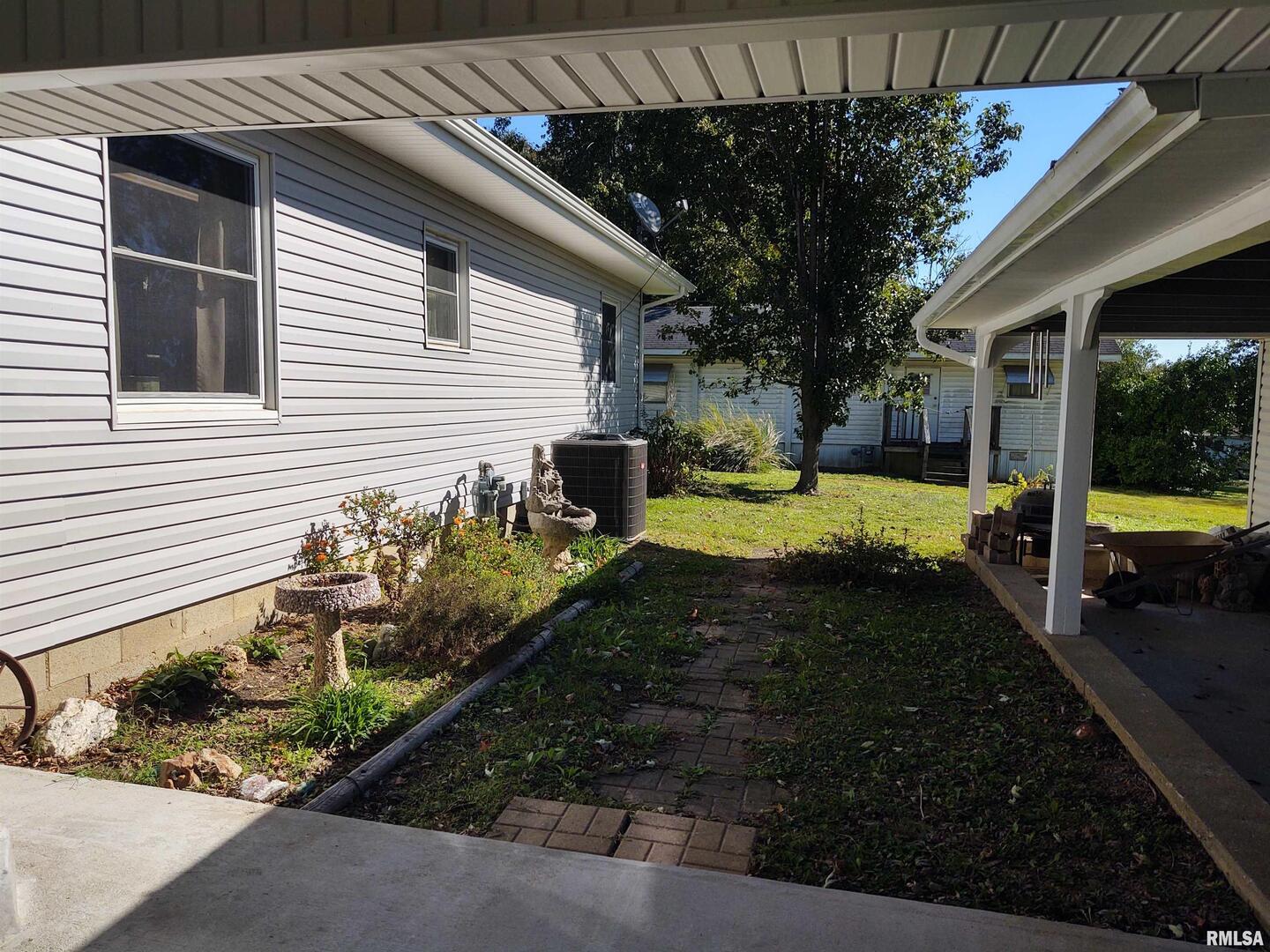 901 Locust Street Vienna, IL 62995 - Photo 7 of 25 a view of a backyard with garden