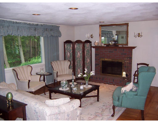 35 Skyview Road Lexington, MA 02420 - Photo 3 of 12 Gallery Image 3