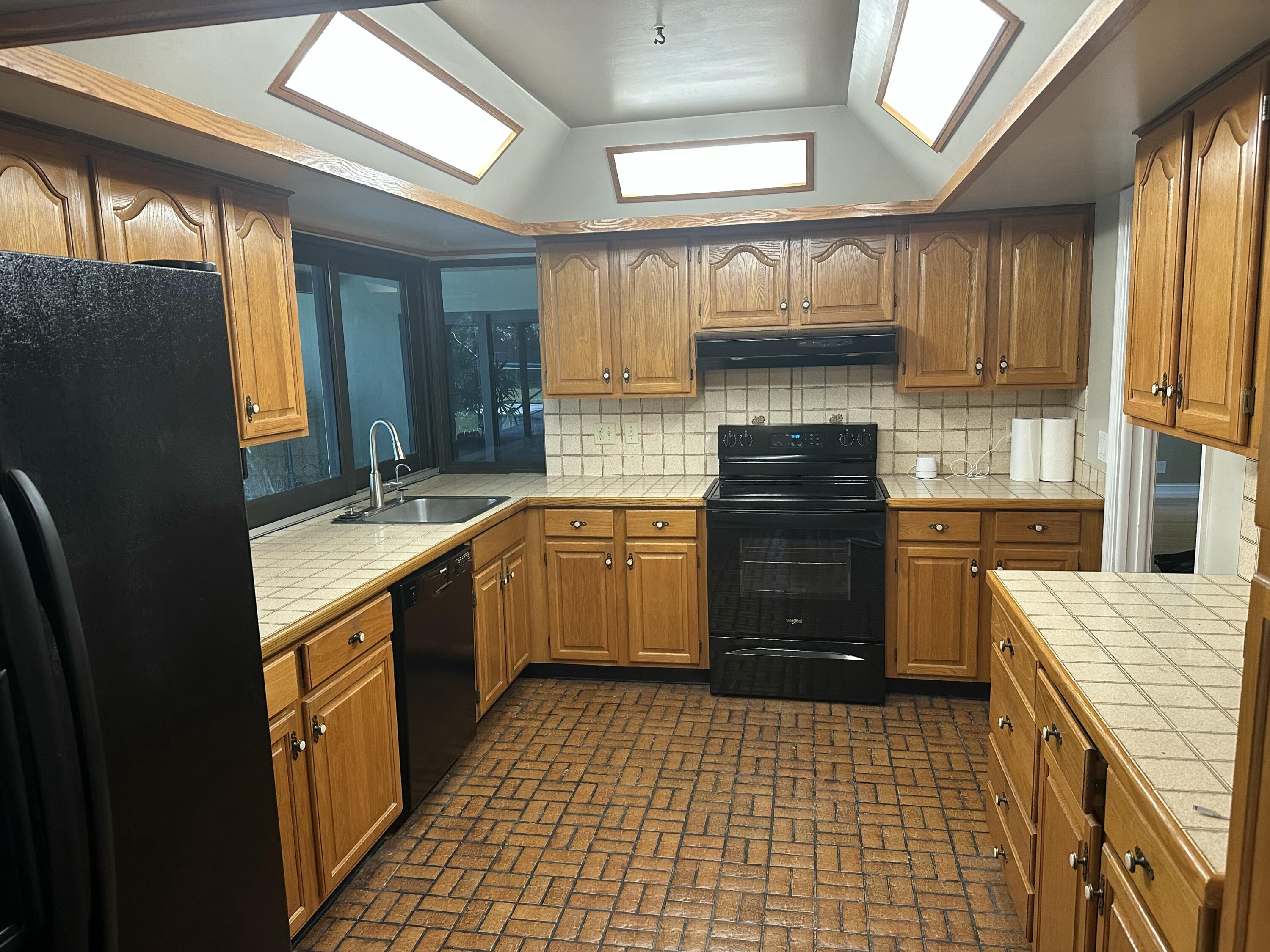 563 Northwest 13th Drive Boca Raton, FL 33486 - Photo 8 of 17 93844042-FDA6-4F41-AD16-25A33DDAC6F9