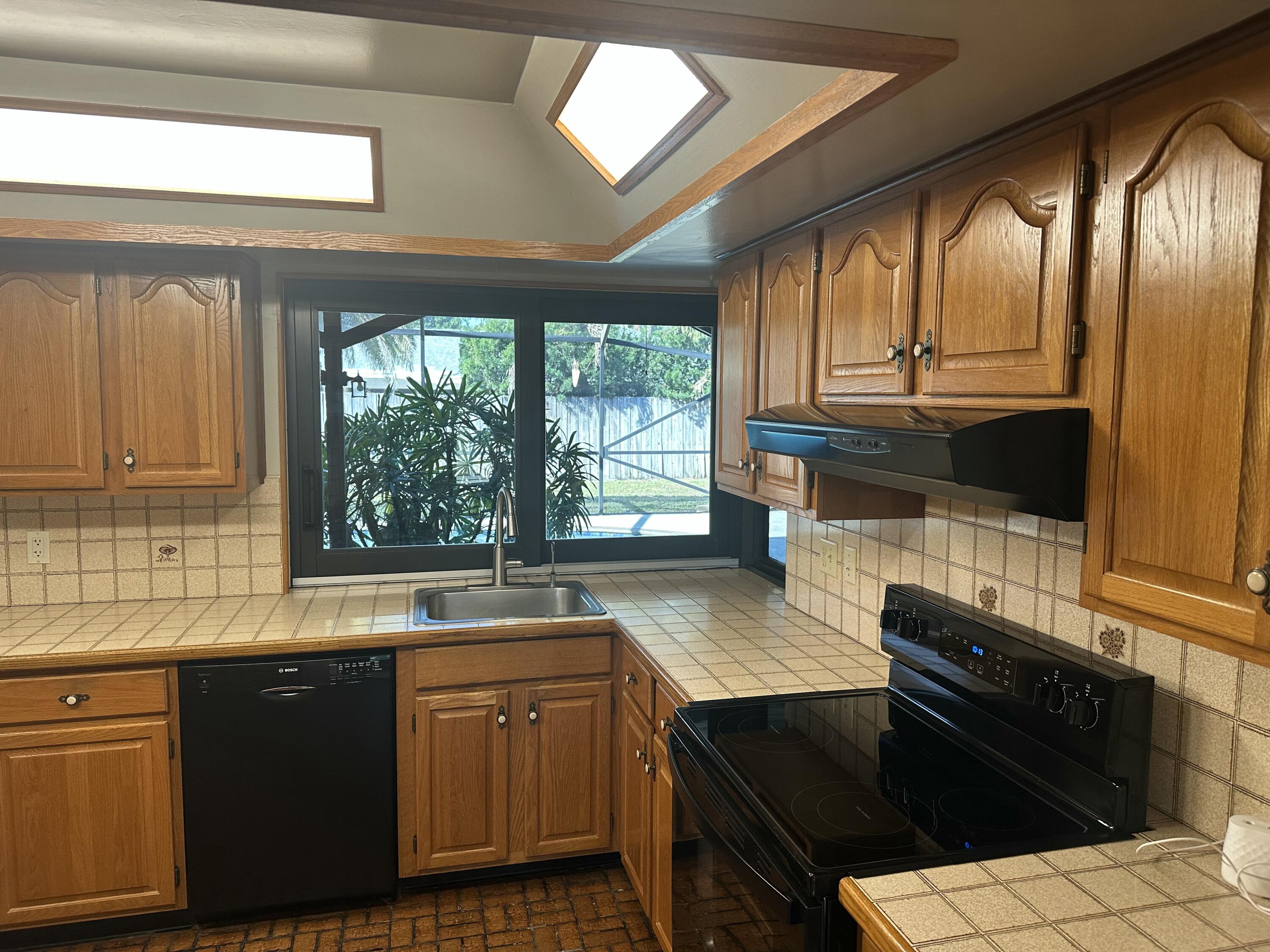 563 Northwest 13th Drive Boca Raton, FL 33486 - Photo 9 of 17 5F6E9A02-A976-4646-95A5-A51DA50A82C9