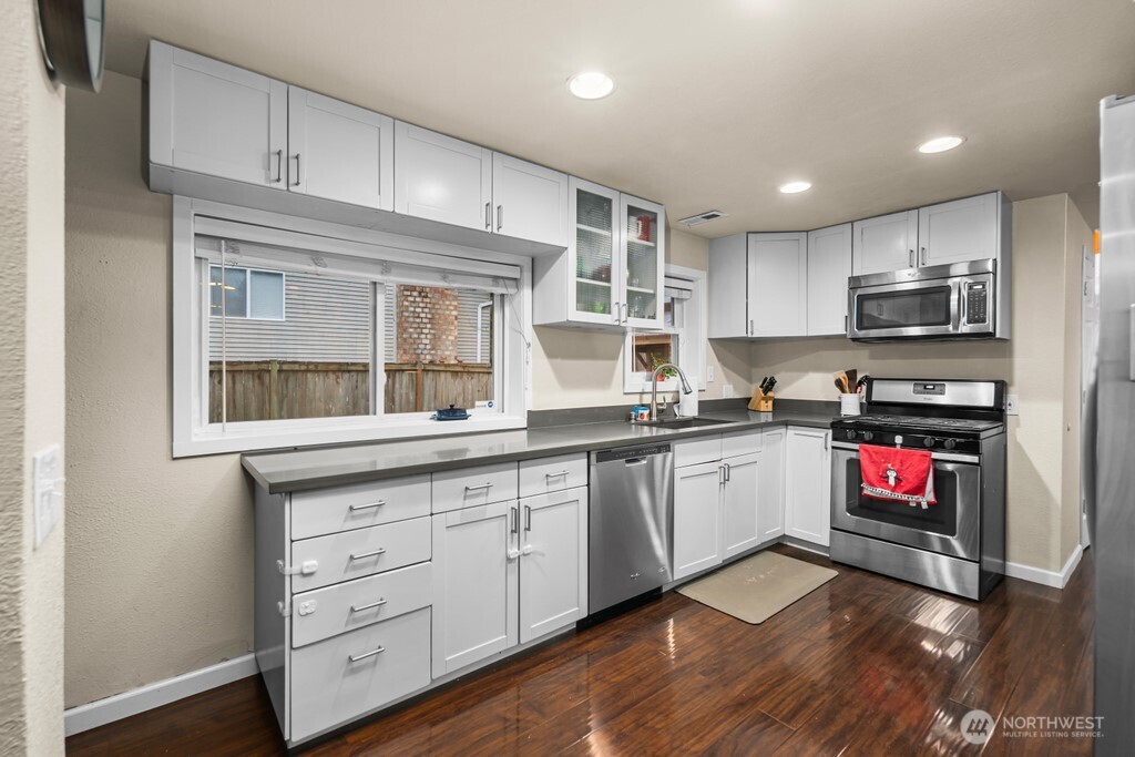 4706 Picnic Point Road Edmonds, WA 98026 - Photo 12 of 25