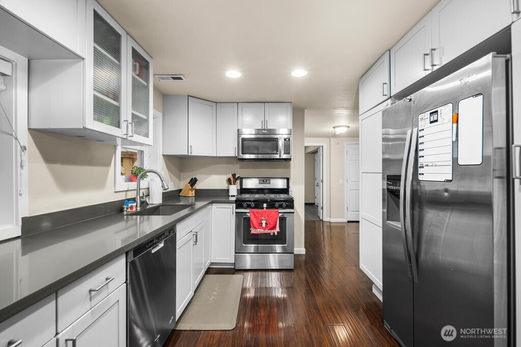 4706 Picnic Point Road Edmonds, WA 98026 - Photo 13 of 25