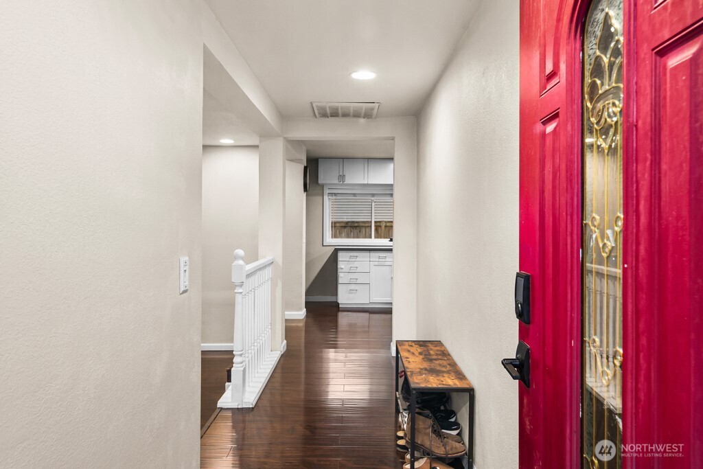 4706 Picnic Point Road Edmonds, WA 98026 - Photo 6 of 25