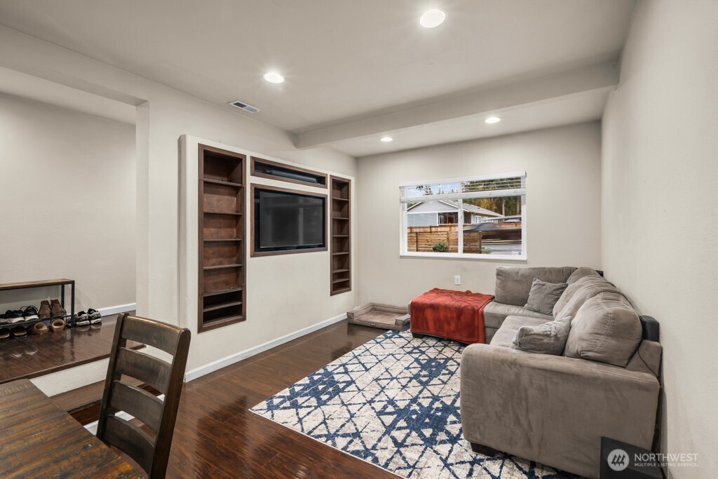 4706 Picnic Point Road Edmonds, WA 98026 - Photo 7 of 25