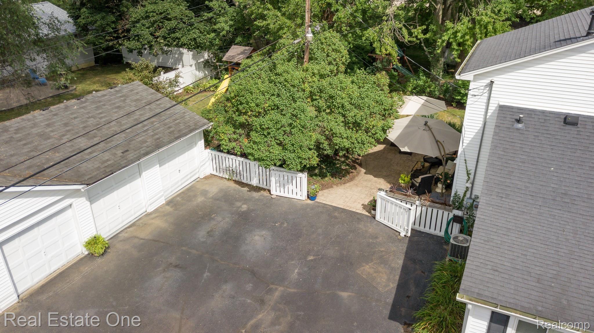 2686 Gerald Avenue Rochester, MI 48307 - Photo 5 of 44 Gerald MLS-W009.jpg