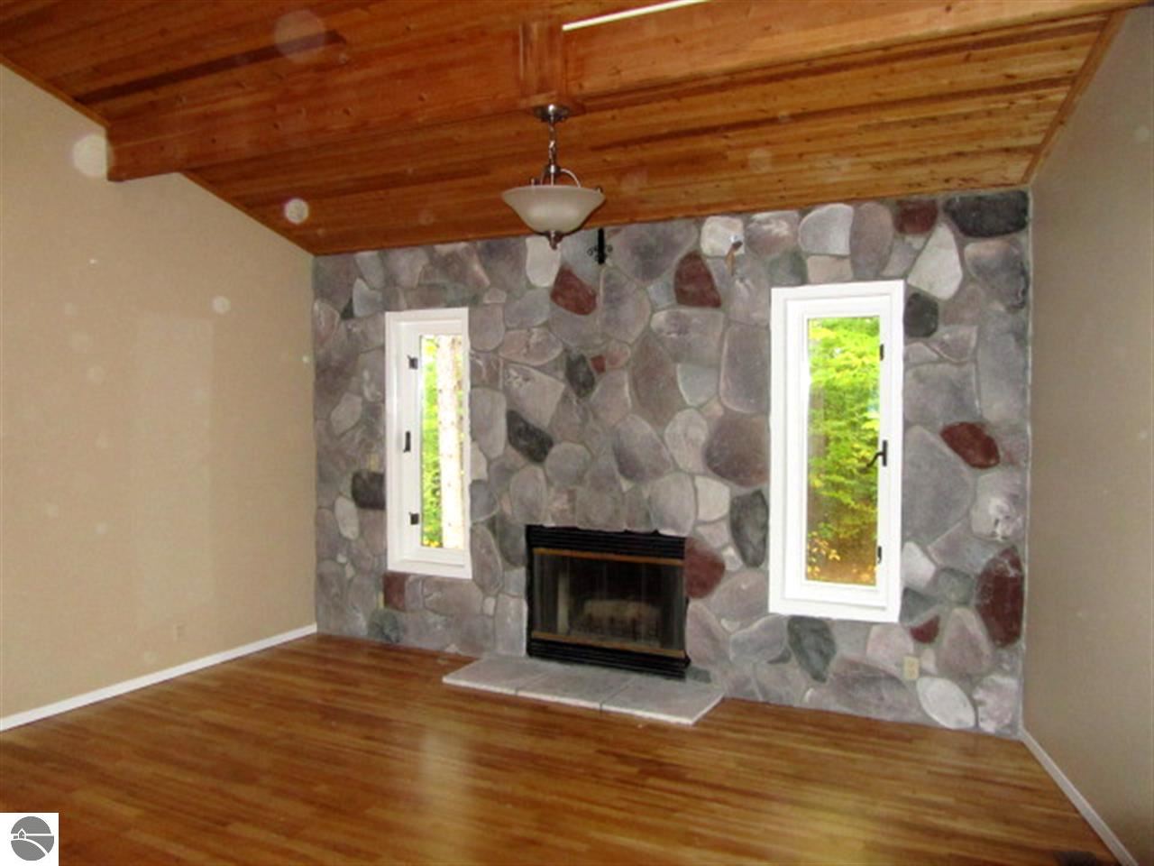 8990 East Erdt Road Suttons Bay, MI 49682 - Photo 7 of 28 1777373-6.JPG