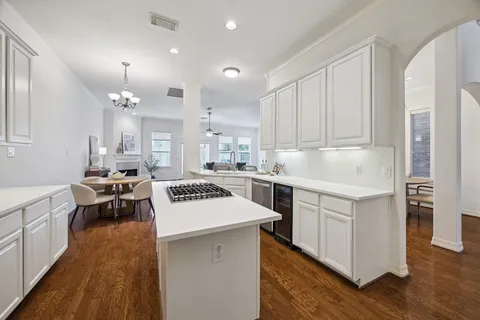 $700,000 | 5429 Fairdale Lane, Houston, TX 77056