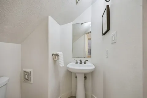 $700,000 | 5429 Fairdale Lane, Houston, TX 77056