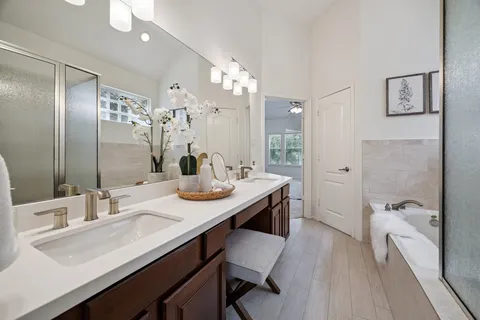 $700,000 | 5429 Fairdale Lane, Houston, TX 77056