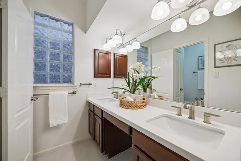 $700,000 | 5429 Fairdale Lane, Houston, TX 77056