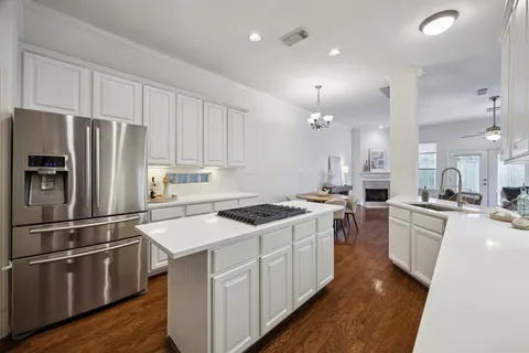 $700,000 | 5429 Fairdale Lane, Houston, TX 77056