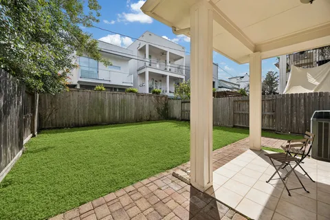 $700,000 | 5429 Fairdale Lane, Houston, TX 77056