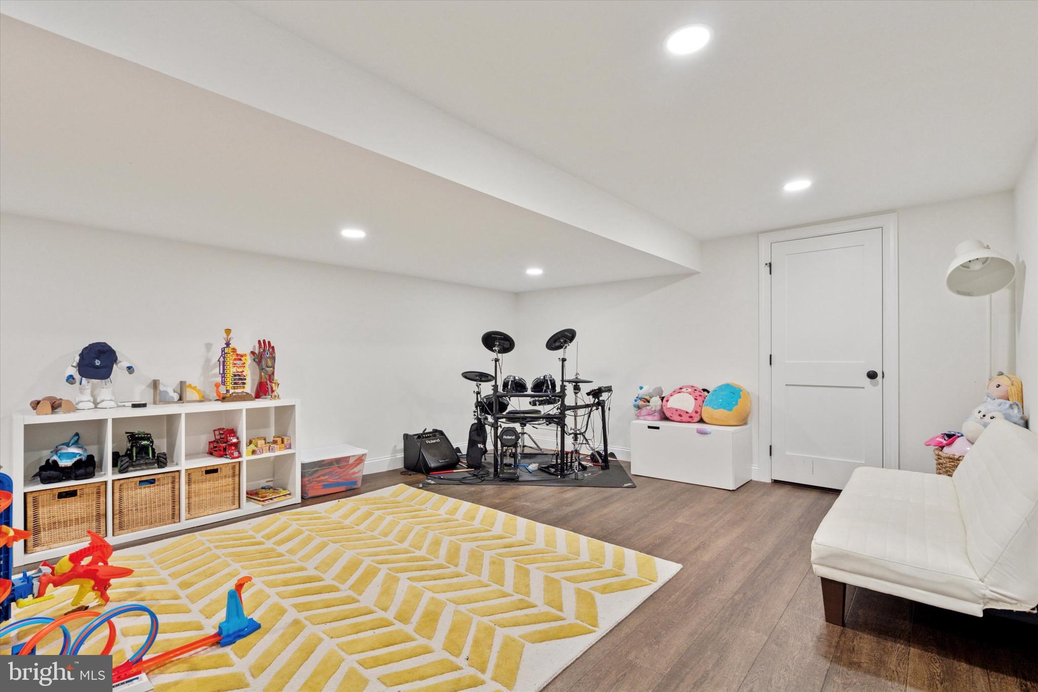 610 Dorset Road Devon, PA 19333 - Photo 38 of 54 a playing room with furniture and a wooden floor