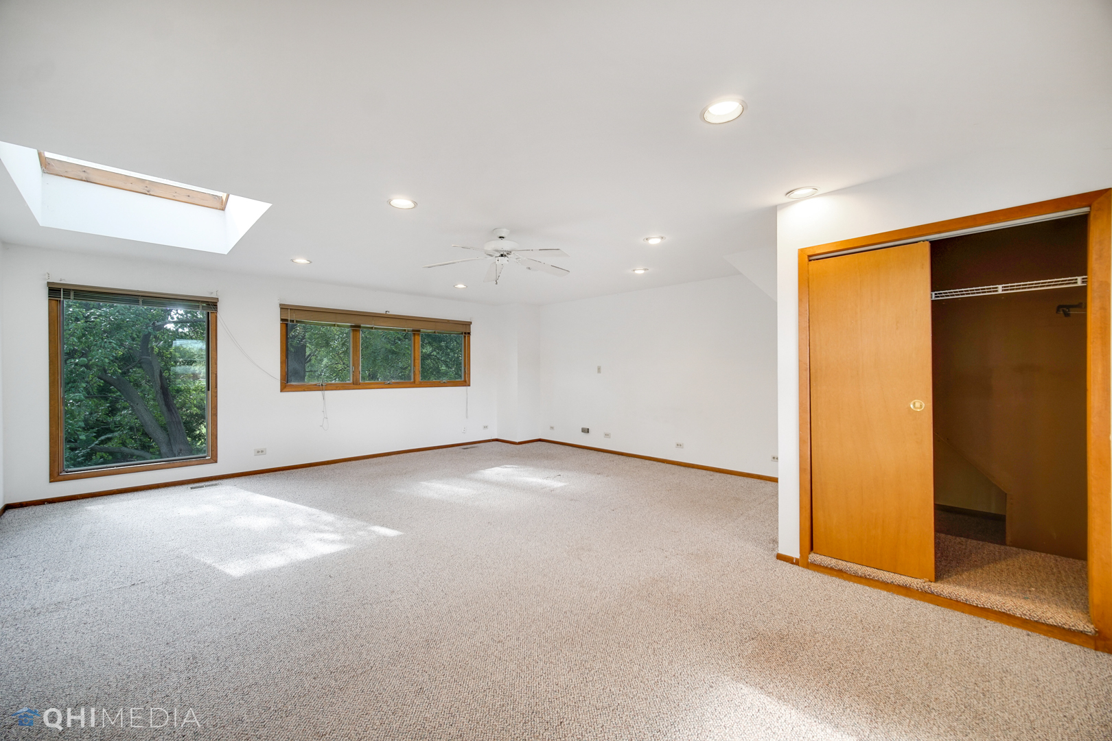18104 Park Avenue Homewood, IL 60430 - Photo 13 of 26 an empty room with windows and closet
