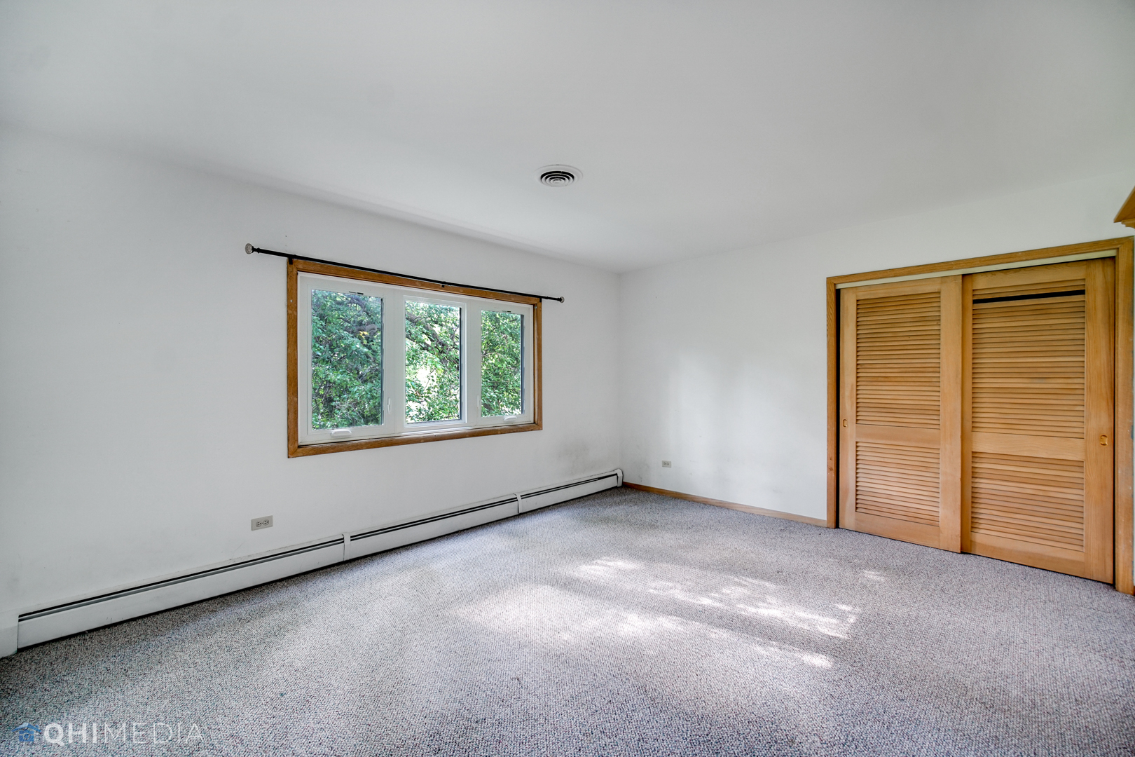18104 Park Avenue Homewood, IL 60430 - Photo 16 of 26 an empty room with a window