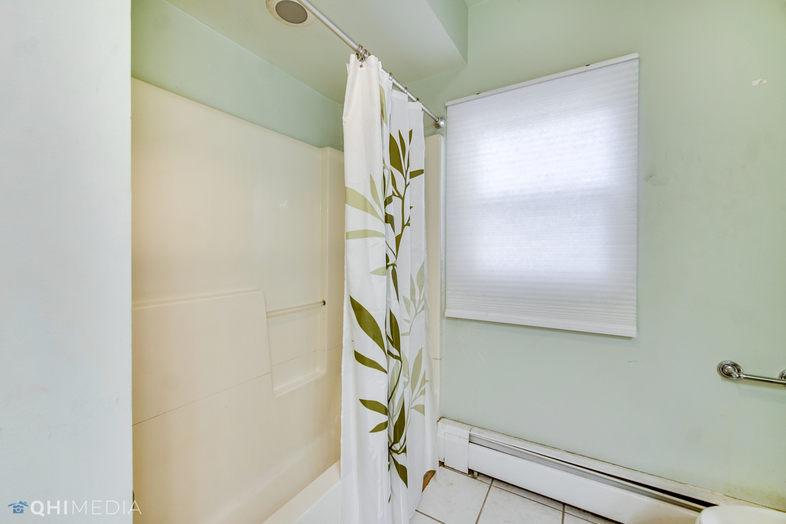 18104 Park Avenue Homewood, IL 60430 - Photo 17 of 26 a bathroom with a shower and a shower curtain