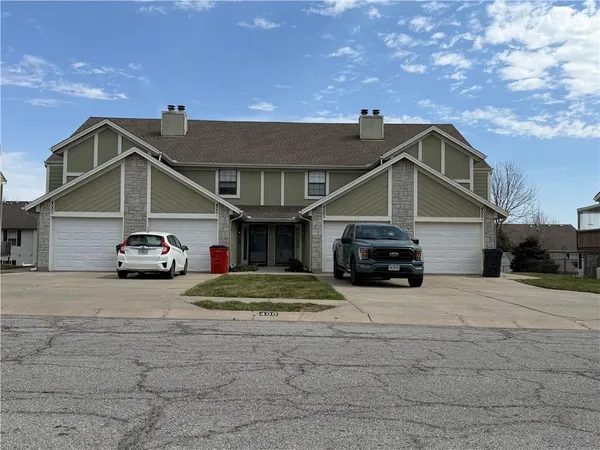 $185,000 | 400 Northeast 6th Street, Unit B, Blue Springs, MO 64014
