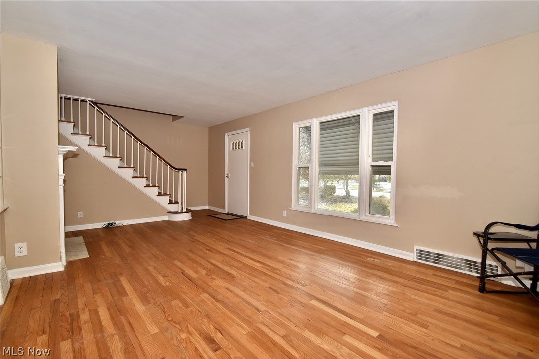 5035 Anderson Road Cleveland, OH 44124 - Photo 5 of 34