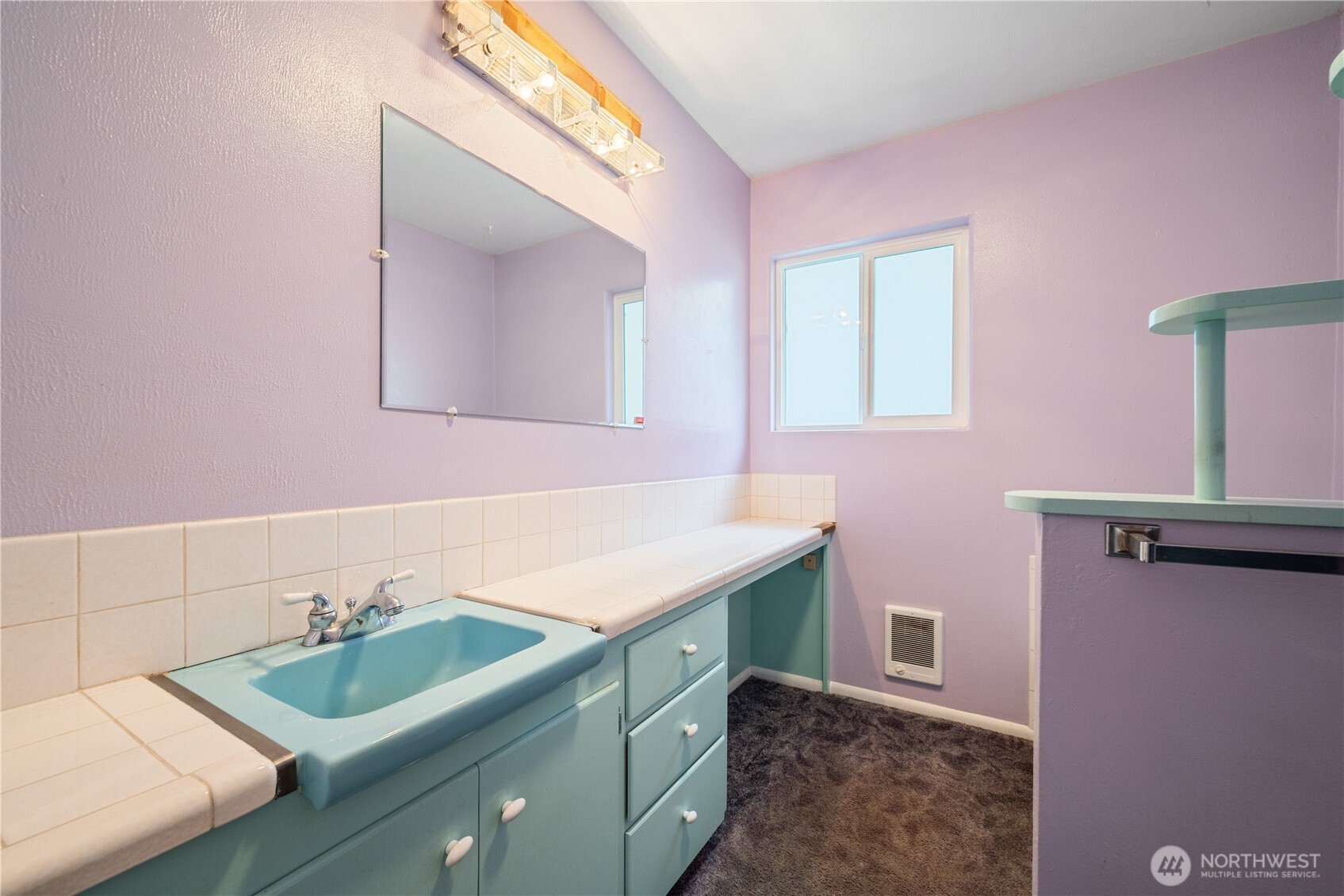 2120 Willow Place Longview, WA 98632 - Photo 11 of 28 a bathroom with a sink and a mirror