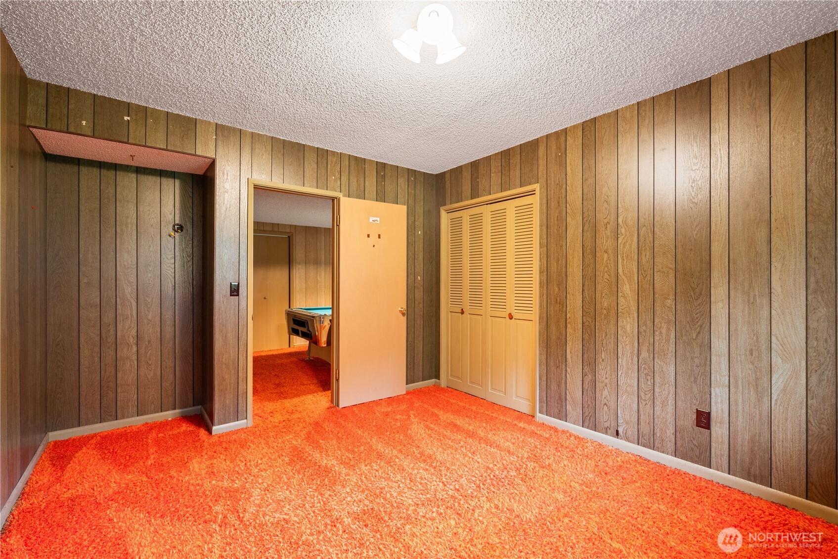 2120 Willow Place Longview, WA 98632 - Photo 16 of 28 a bedroom with a bed and mirror