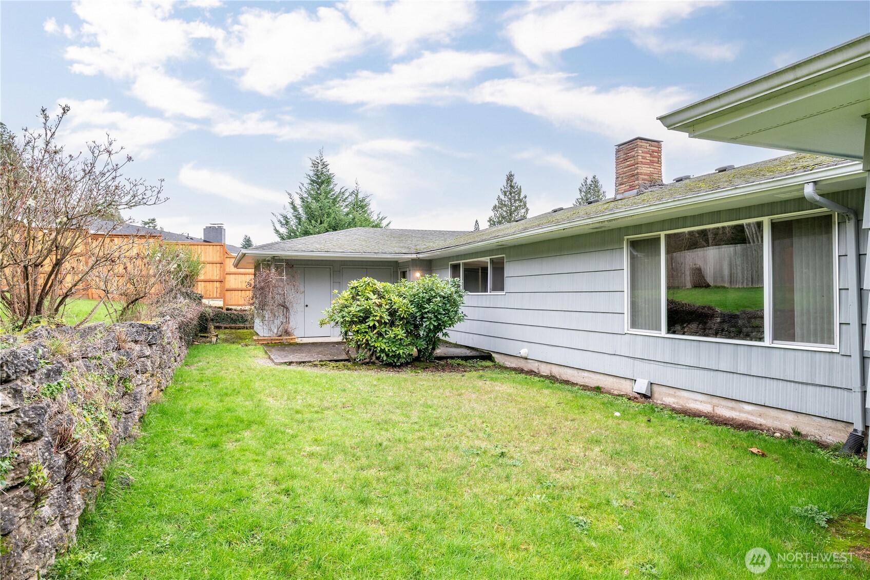 2120 Willow Place Longview, WA 98632 - Photo 20 of 28 a front view of a house with garden