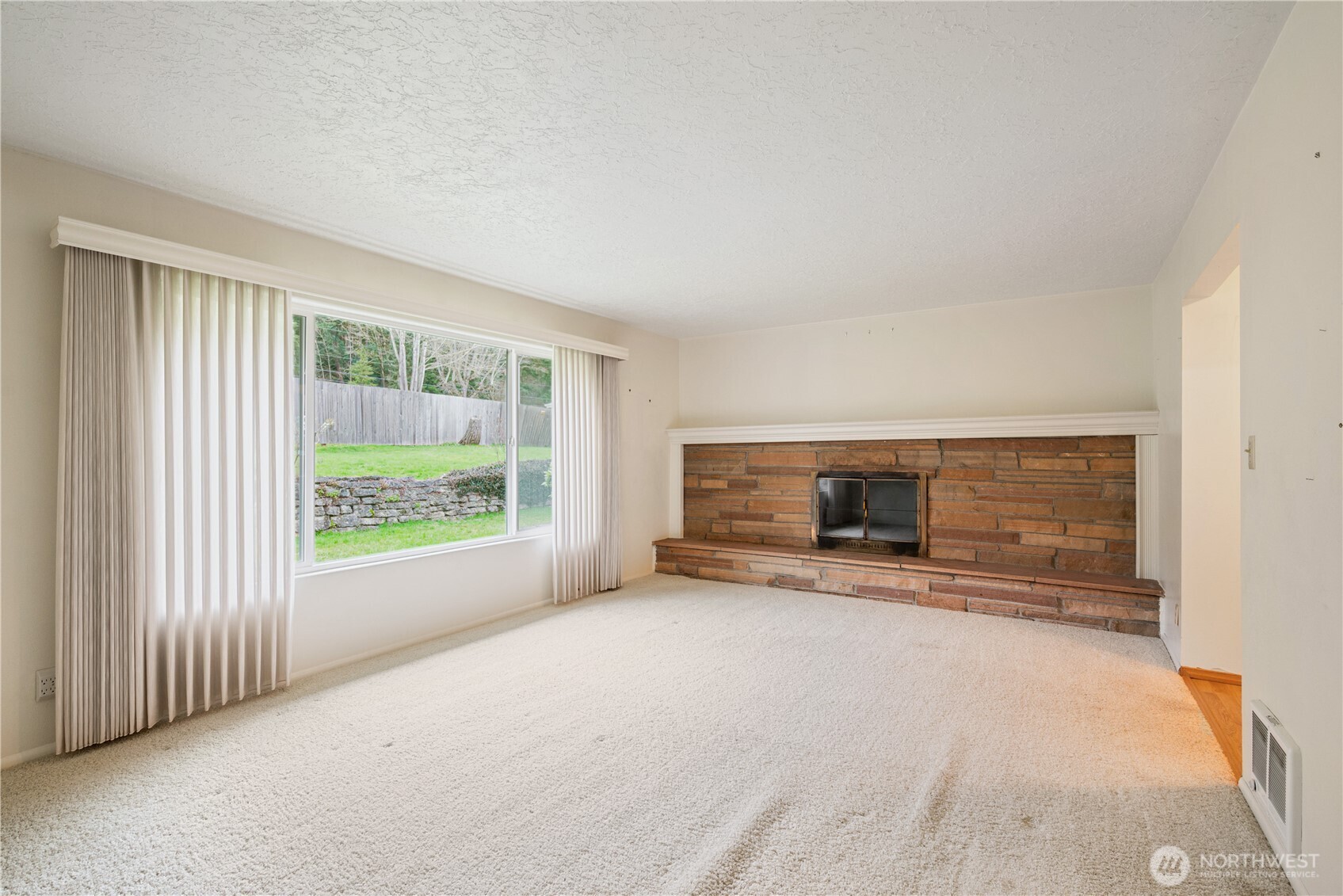2120 Willow Place Longview, WA 98632 - Photo 3 of 28 an empty room with furniture and a fireplace