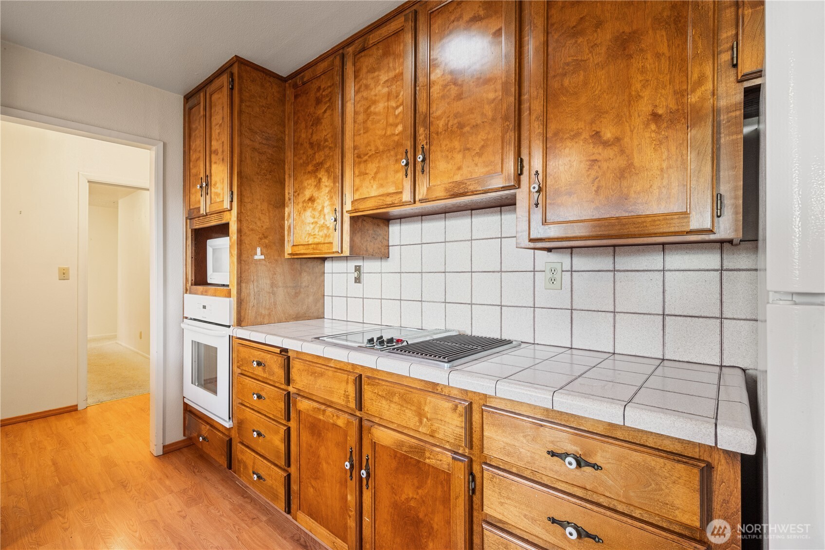 2120 Willow Place Longview, WA 98632 - Photo 5 of 28 a bathroom with a sink and a mirror