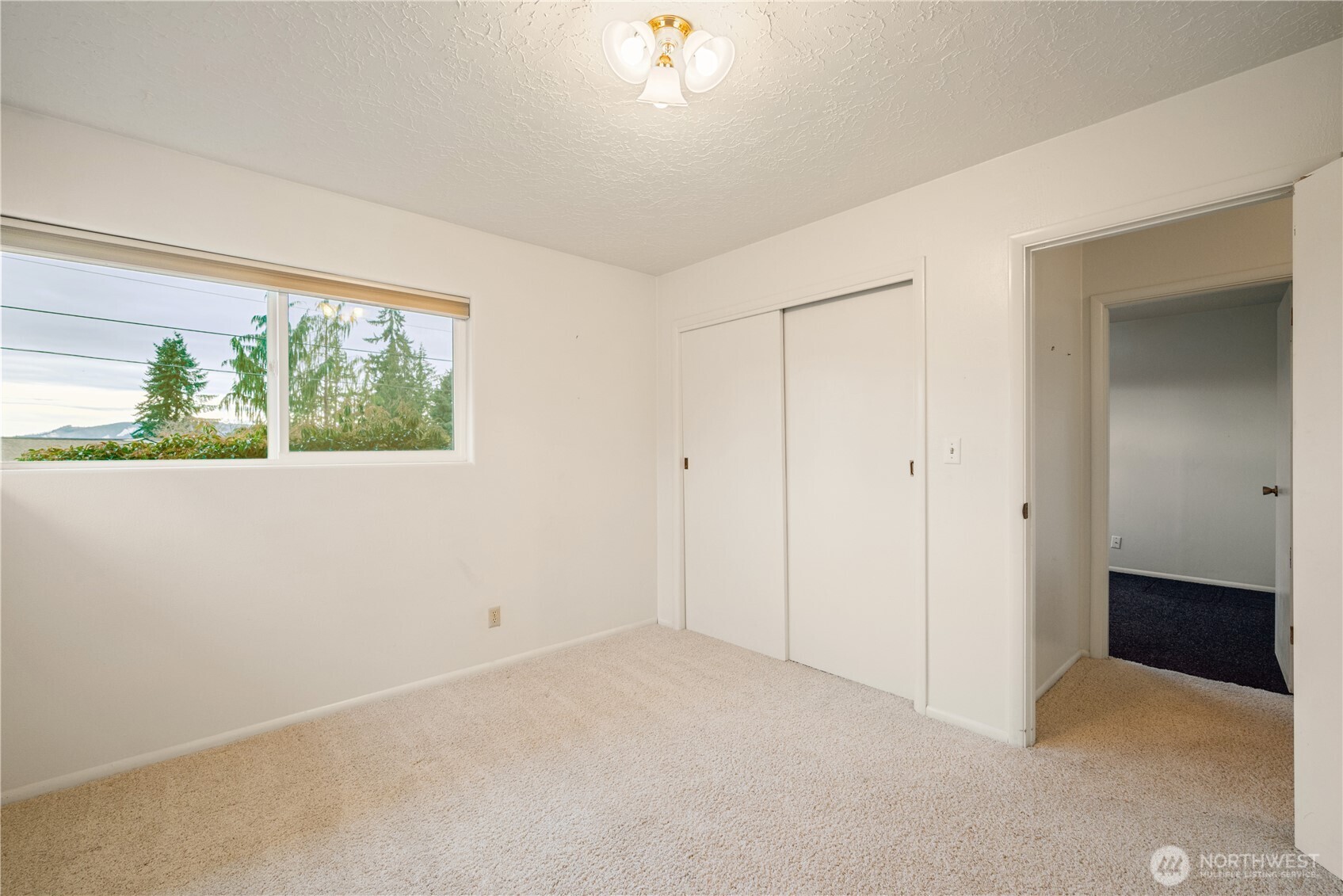 2120 Willow Place Longview, WA 98632 - Photo 9 of 28 an empty room with windows