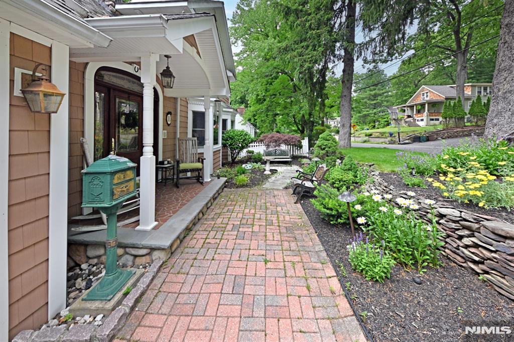 8 Myrtle Street Montvale, NJ 07645 - Photo 4 of 38