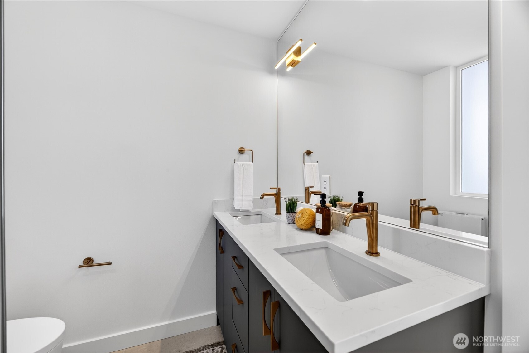 6318 41st Avenue Southwest, Unit D Seattle, WA 98136 - Photo 17 of 31