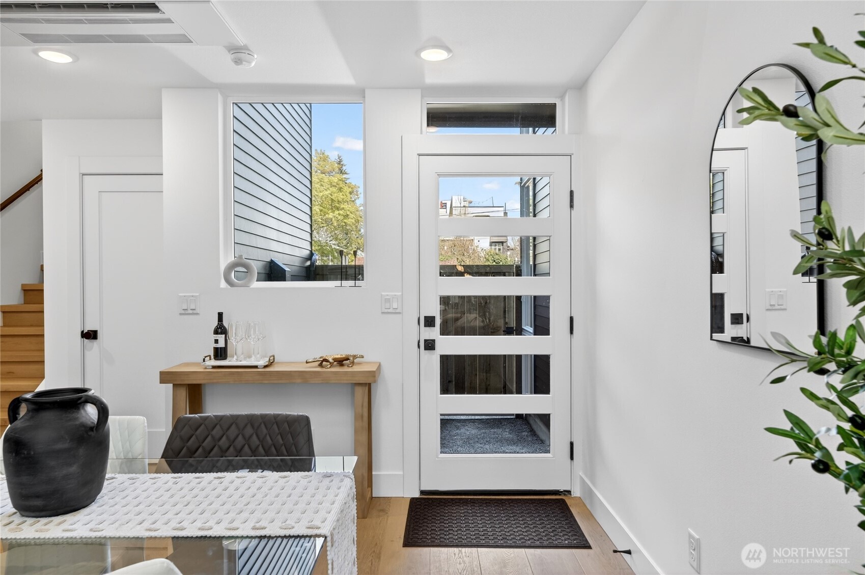 6318 41st Avenue Southwest, Unit D Seattle, WA 98136 - Photo 2 of 31