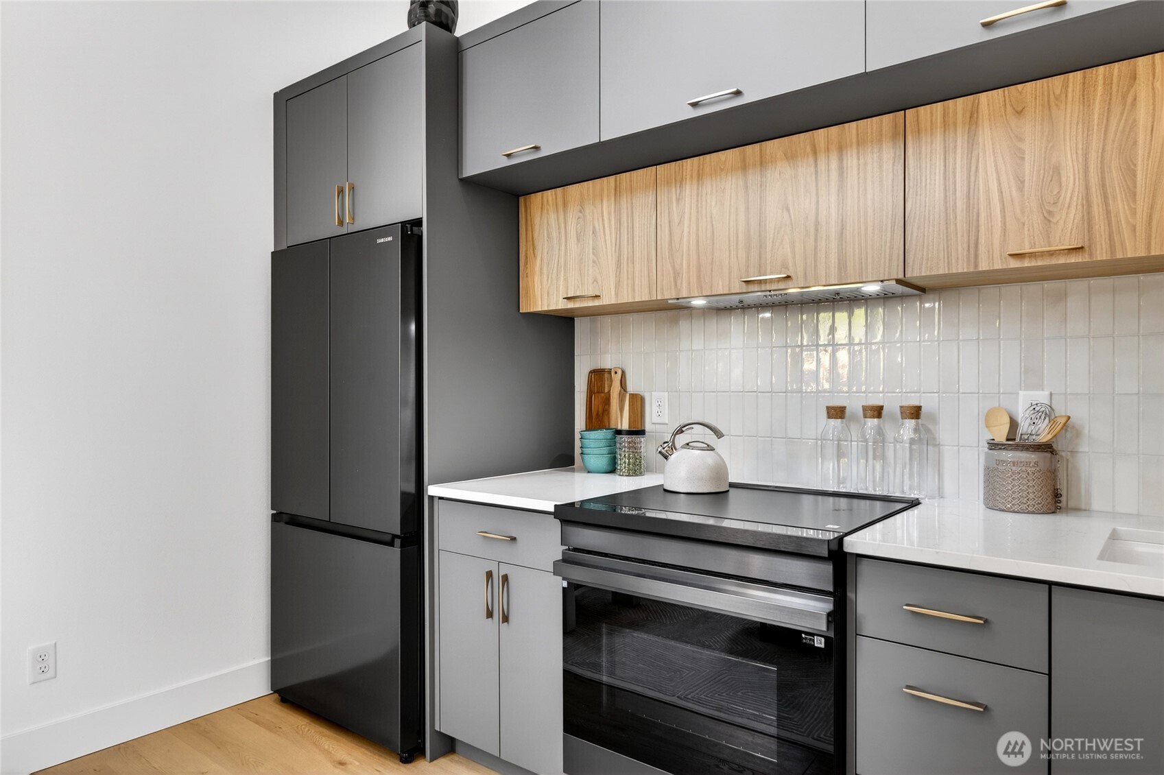 6318 41st Avenue Southwest, Unit D Seattle, WA 98136 - Photo 7 of 31