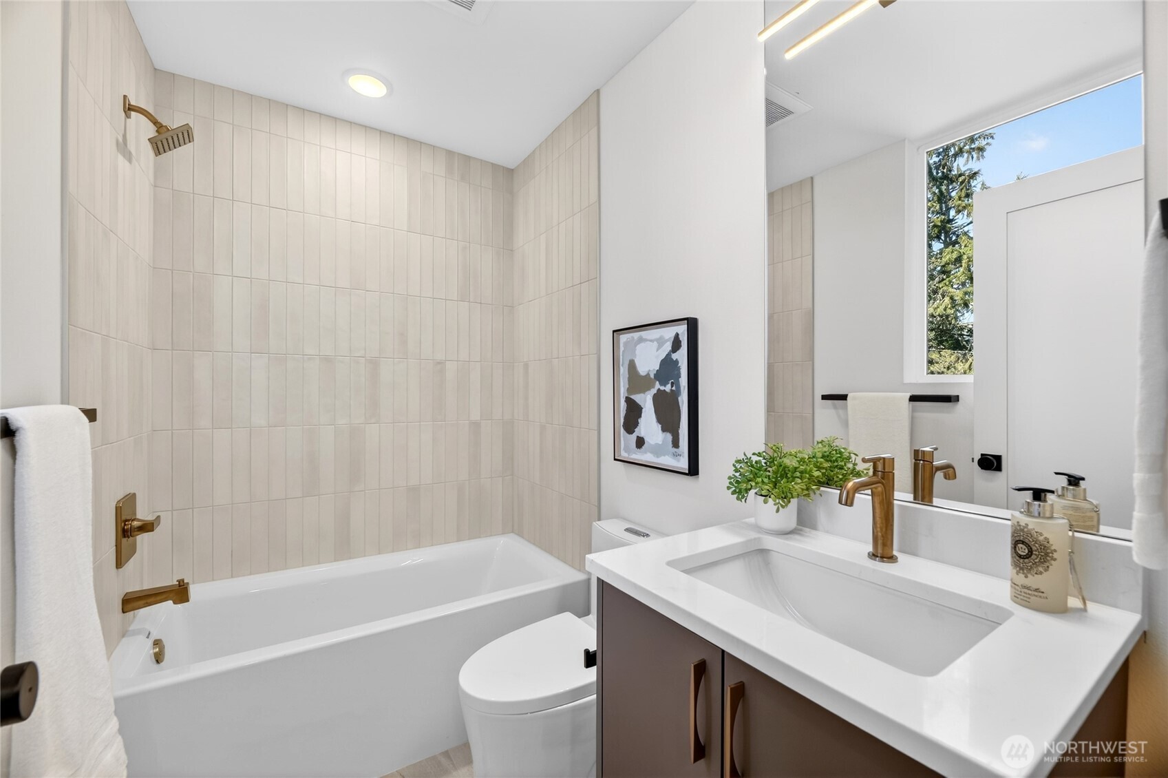 6318 41st Avenue Southwest, Unit D Seattle, WA 98136 - Photo 8 of 31