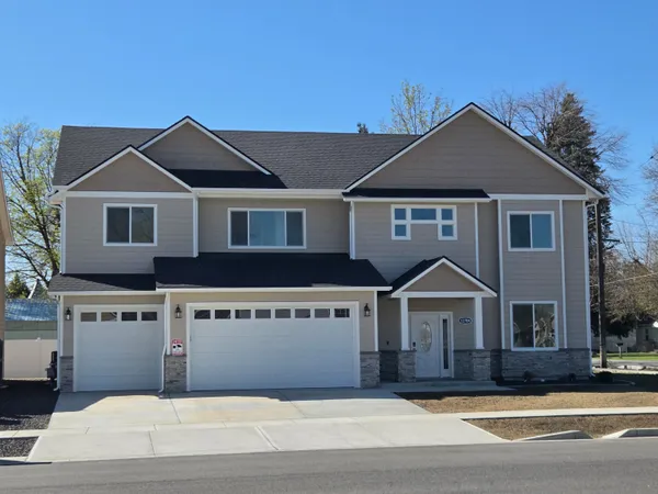 $820,000 | 12704 East Desmet Avenue, Spokane Valley, WA 99216